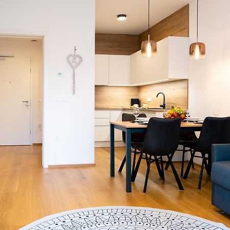 Masarykova Residence - Modern 1-Bedroom In City Center & Free Parking リュブリャナ エクステリア 写真