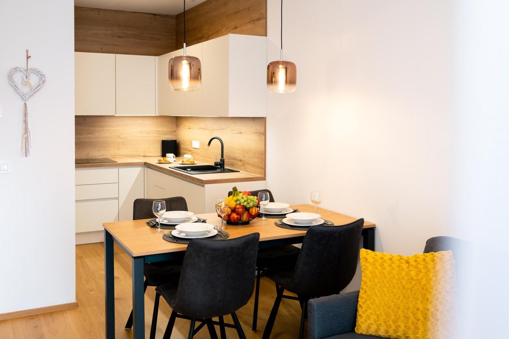Masarykova Residence - Modern 1-Bedroom In City Center & Free Parking リュブリャナ エクステリア 写真