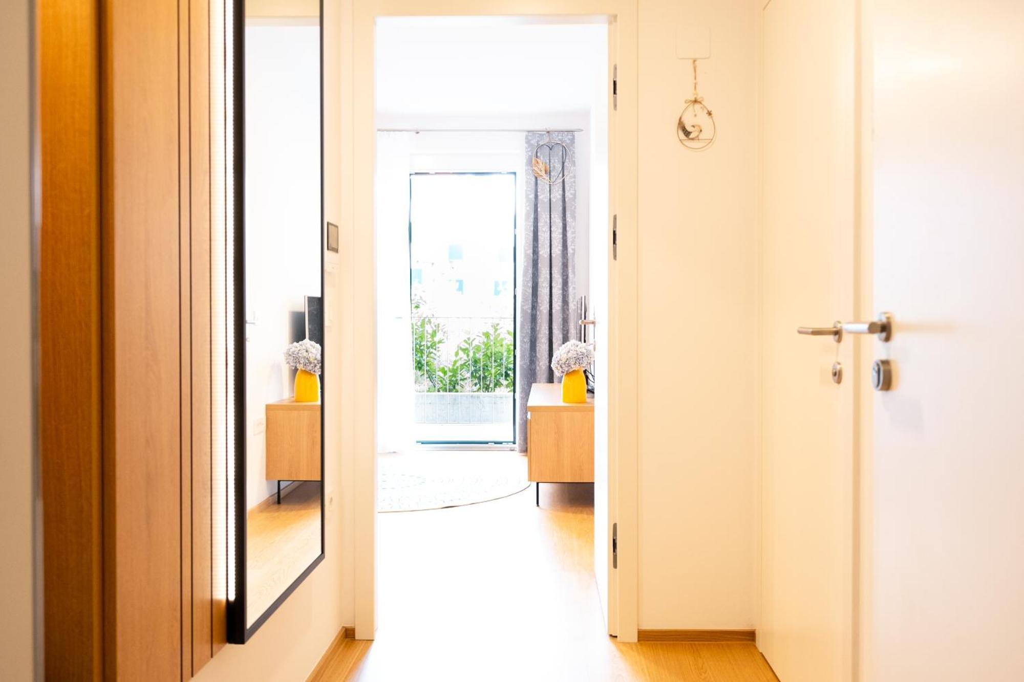 Masarykova Residence - Modern 1-Bedroom In City Center & Free Parking リュブリャナ エクステリア 写真