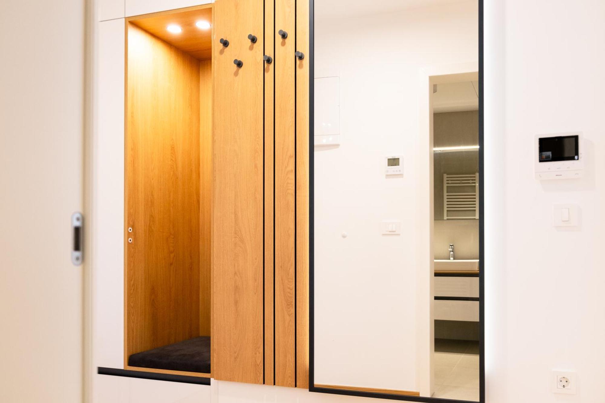 Masarykova Residence - Modern 1-Bedroom In City Center & Free Parking リュブリャナ エクステリア 写真